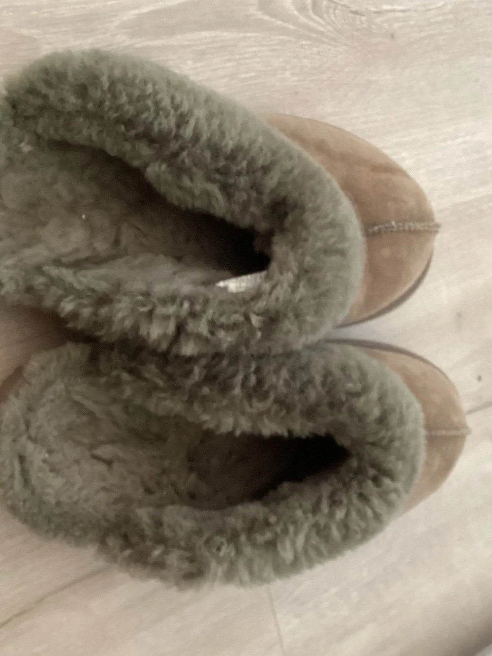 UGG Kids Shearling-Lined Slip-On Slippers - Brown